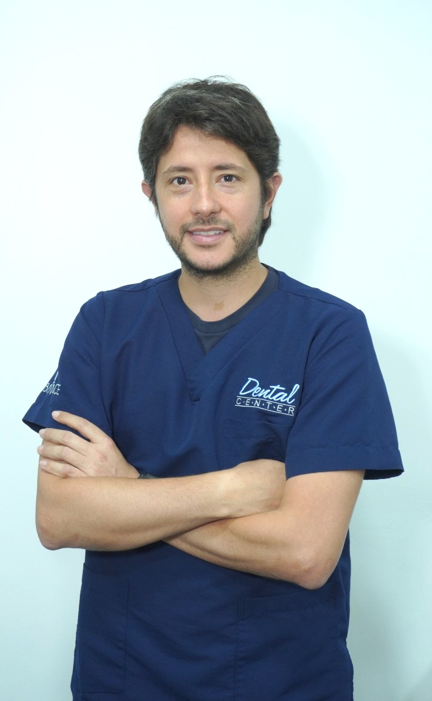 Dr. Ricardo Vélez